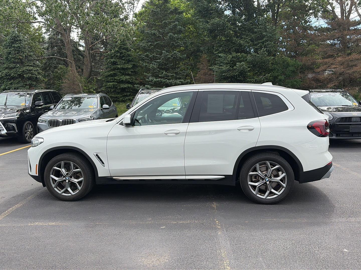 Used 2024 Alpine White BMW xDrive30i image 5