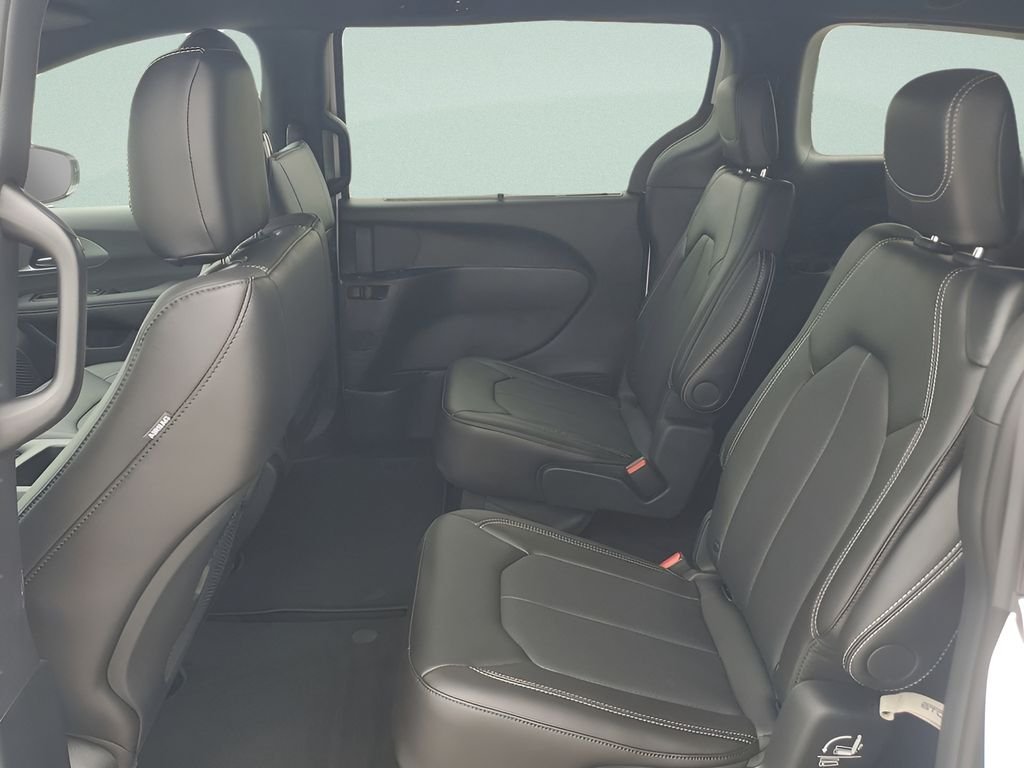 2026 Chrysler Voyager LX - Photo 23