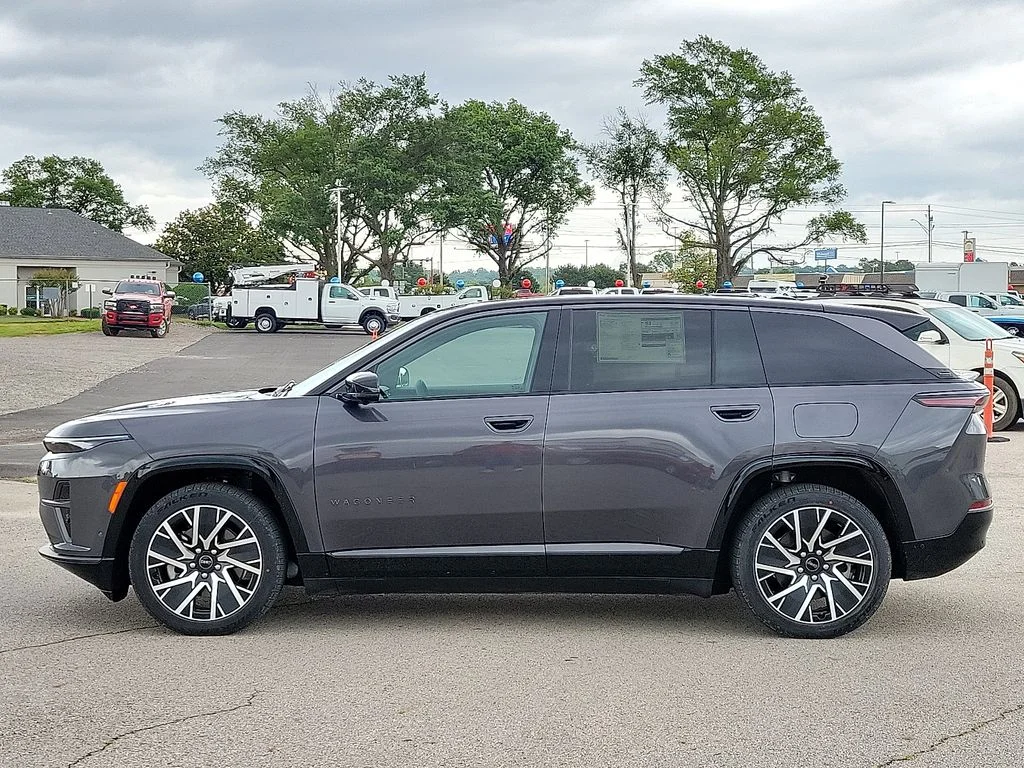 New 2025 Baltic Gray Metallic Clear-Coat Exterior Paint Jeep Limited image 3