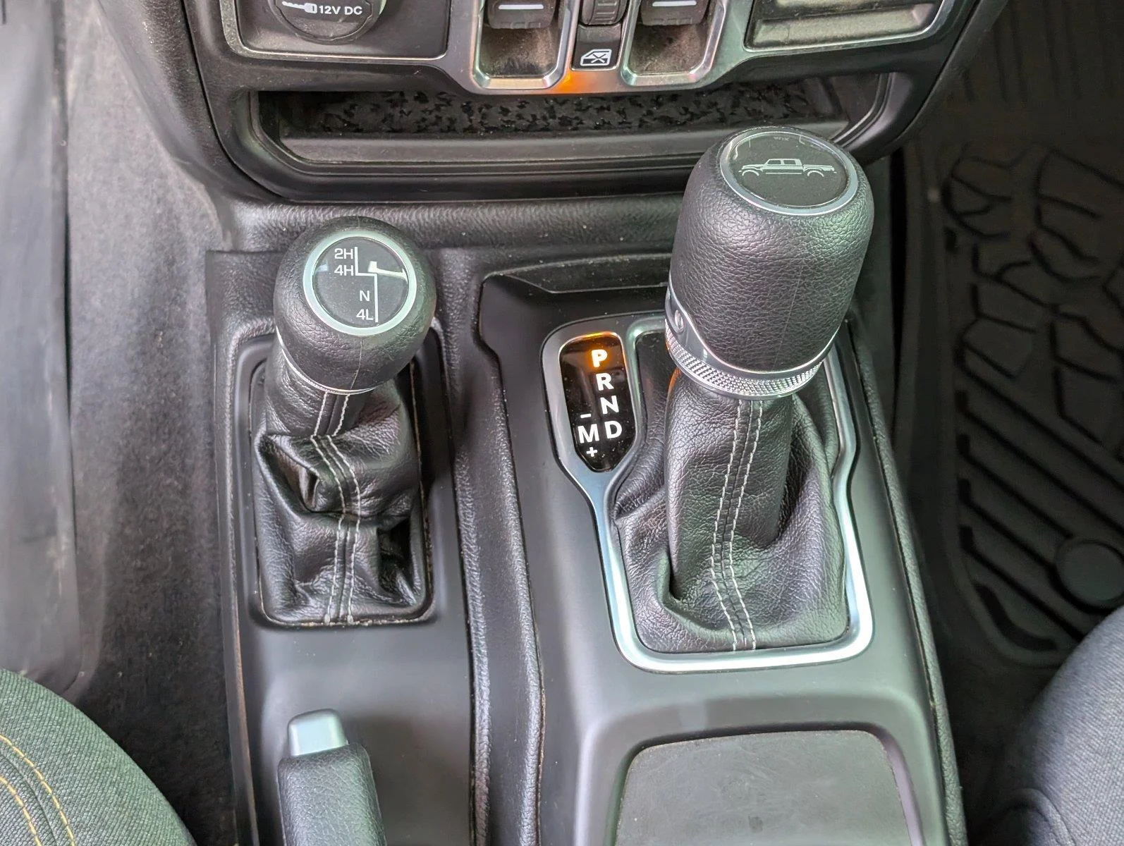 Used 2025 Bright White Clearcoat Jeep Sport S image 23