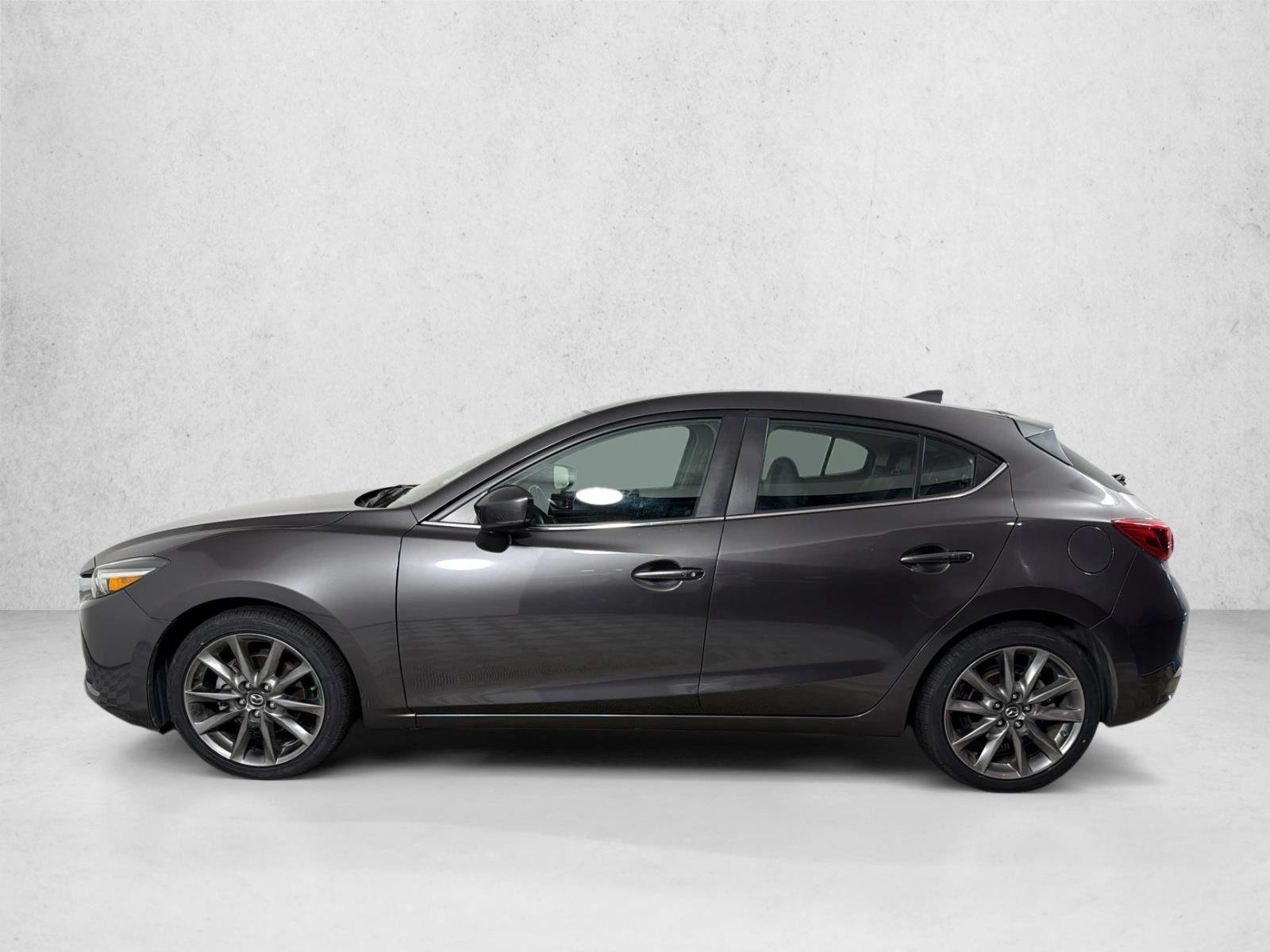 Used 2018 Machine Gray Metallic Mazda Grand Touring image 7