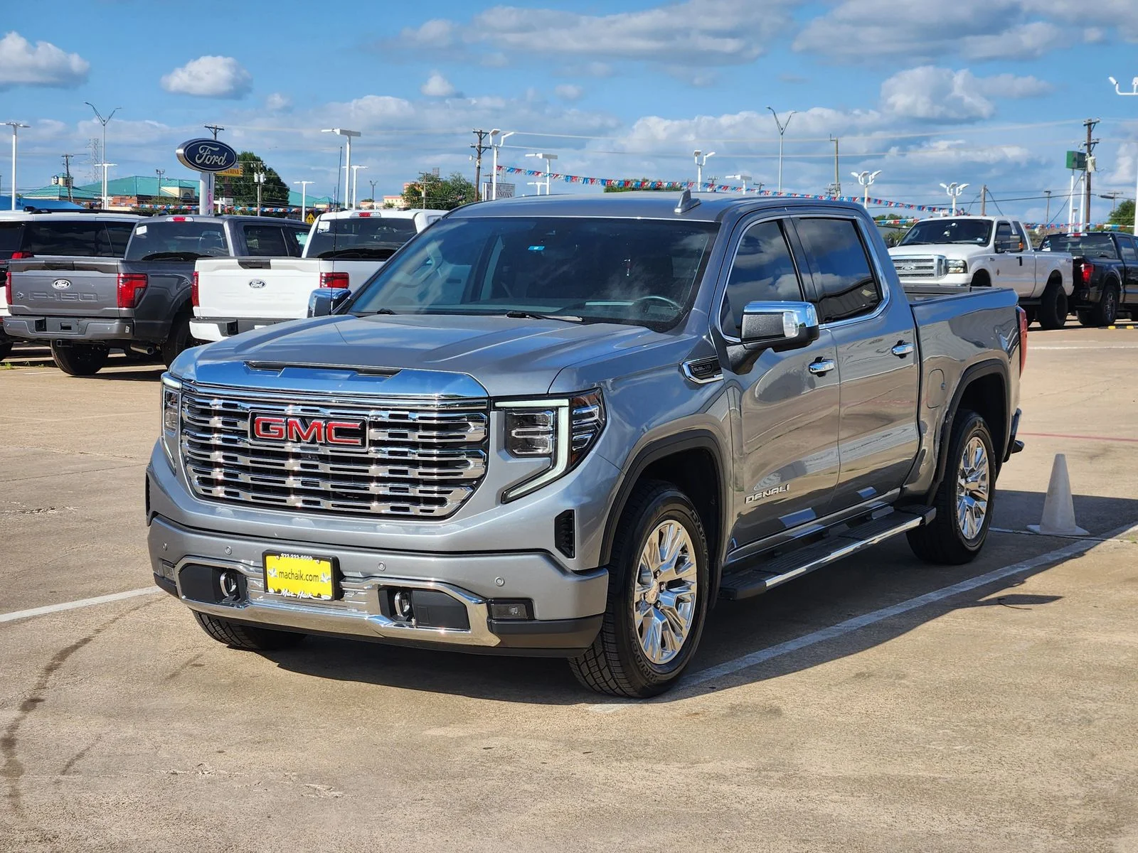 Used 2024 Silver GMC Denali image 3