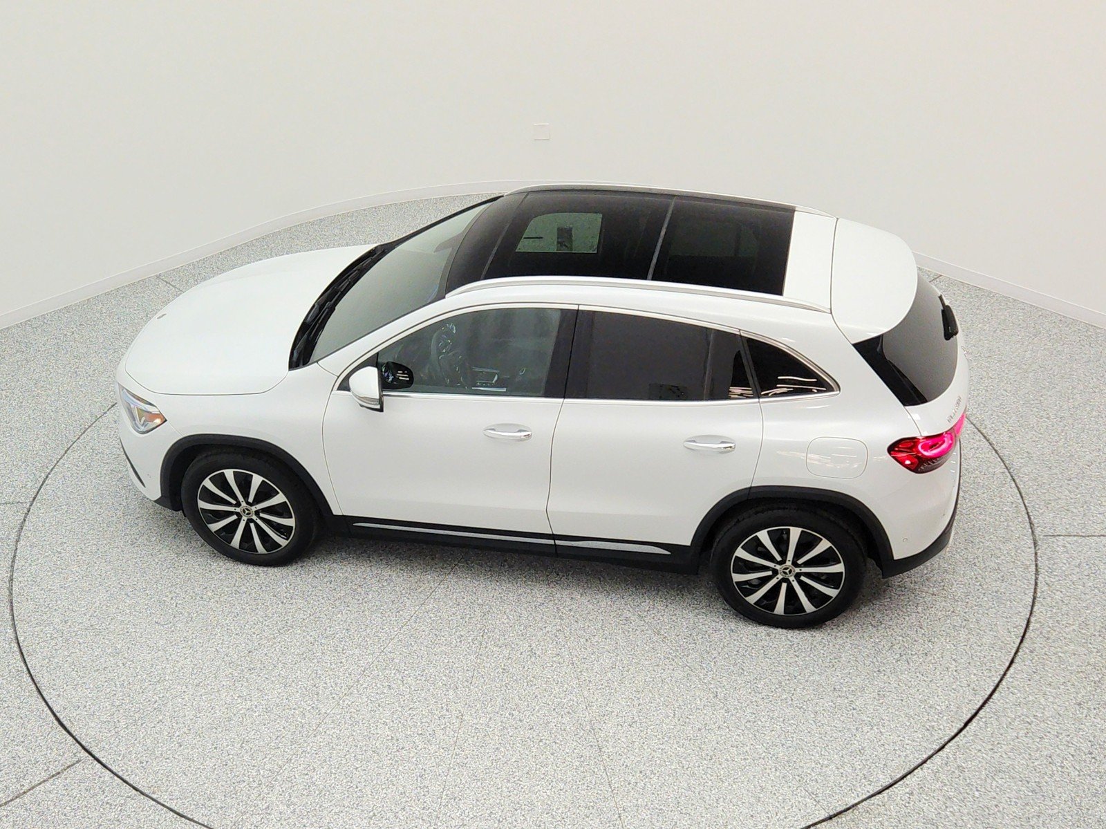Used 2021 Digital White Metallic Mercedes-Benz GLA 250 4MATIC® SUV image 30