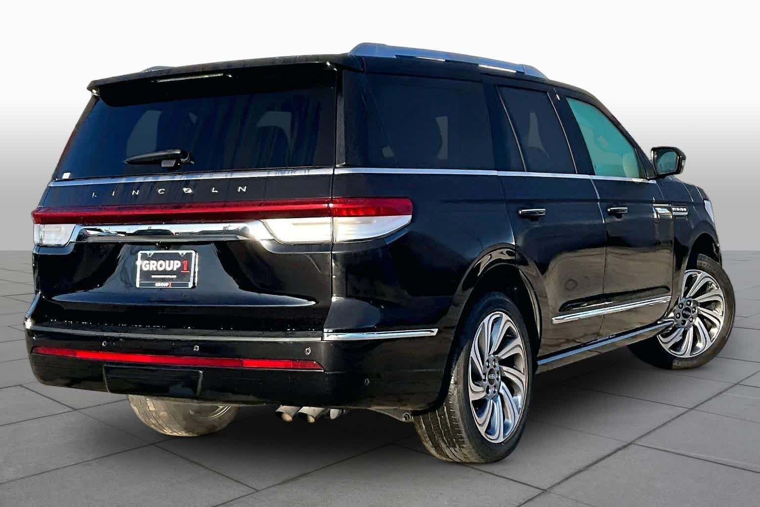 Used 2023 Infinite Black Metallic Clearcoat Lincoln Standard image 13