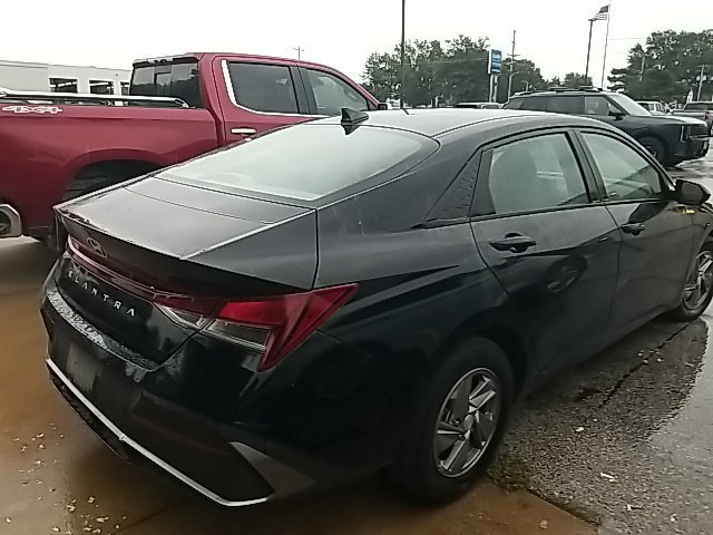 Used 2025 Black Hyundai SE image 25