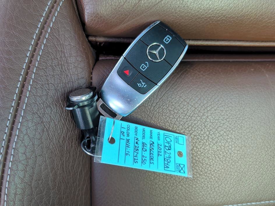 Used 2022 Digital White Metallic Mercedes-Benz GLB 250 image 30