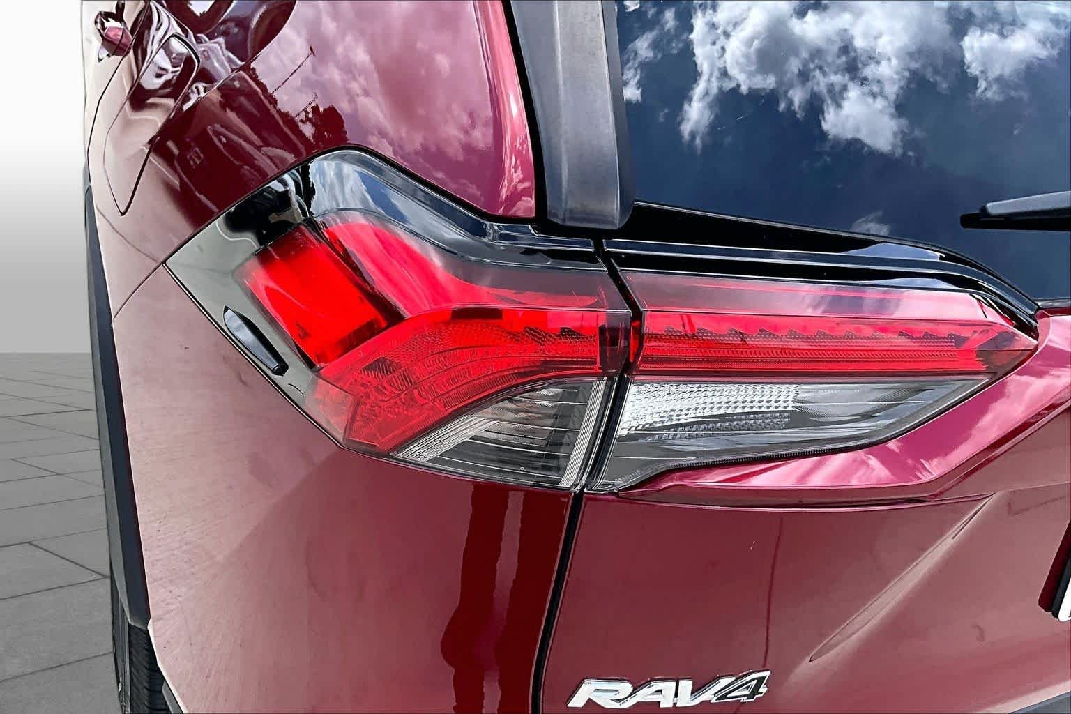 Used 2019 Ruby Flare Pearl Toyota XLE image 28