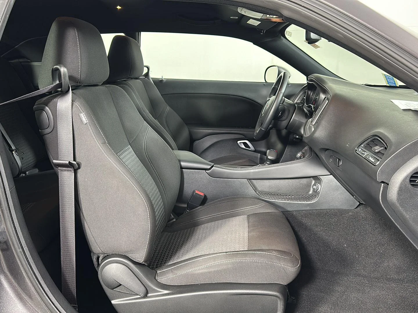 Used 2023 Granite Pearlcoat Dodge SXT image 4
