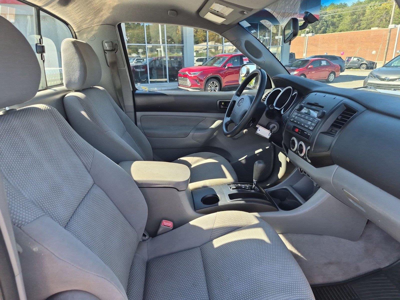 Used 2011  TOYOTA REGCAB image 28