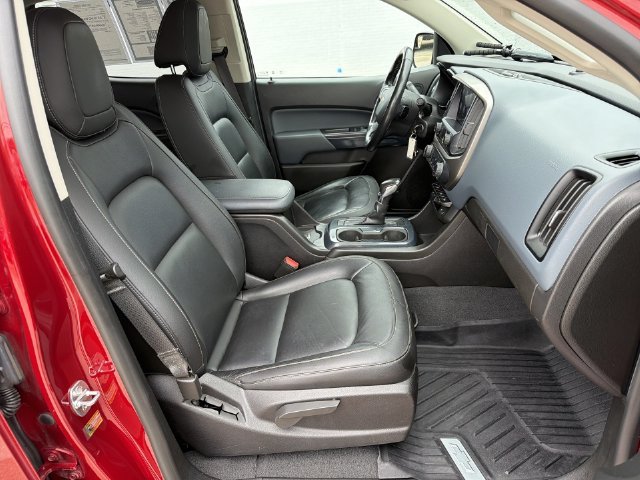 Used 2022 Red Chevrolet Z71 image 27
