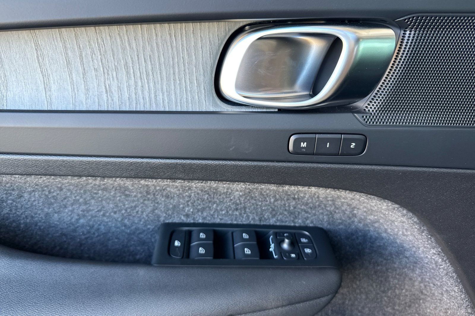 2026 Volvo XC40 Plus - Photo 10