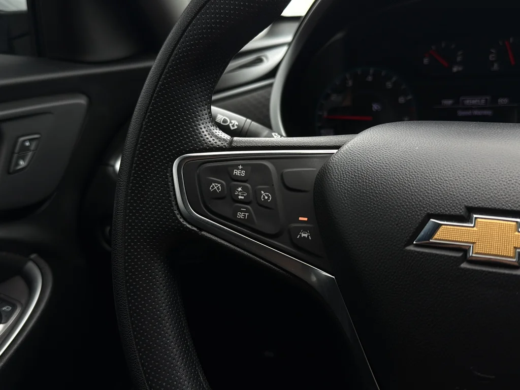 Used 2024 Summit White Chevrolet LT image 17