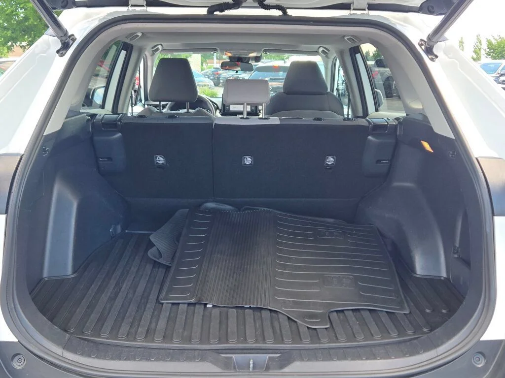 Used 2019 White Toyota XLE image 17