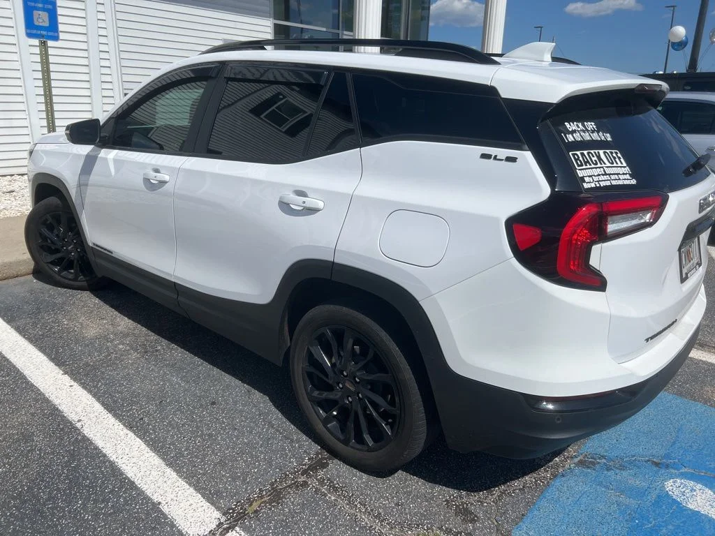 Used 2023 White GMC SLE image 3
