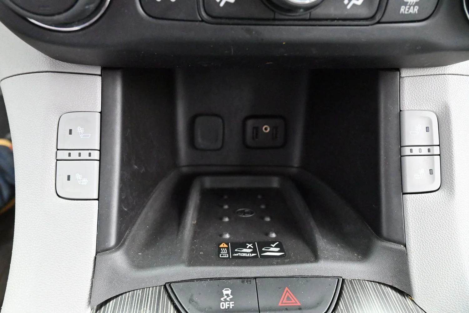 Used 2019 PEPPERDUST METALLIC GMC SLT image 28