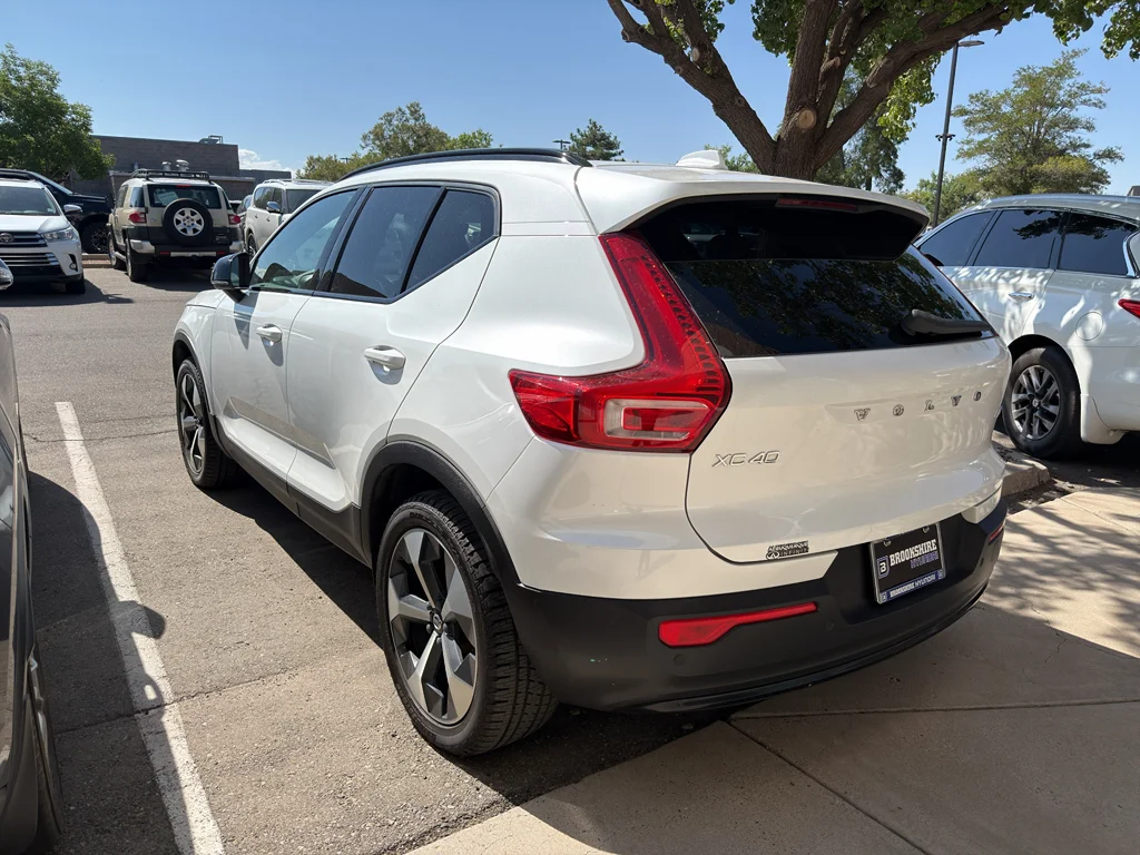 Used 2023 Crystal White Metallic Volvo Ultimate Dark Theme image 6