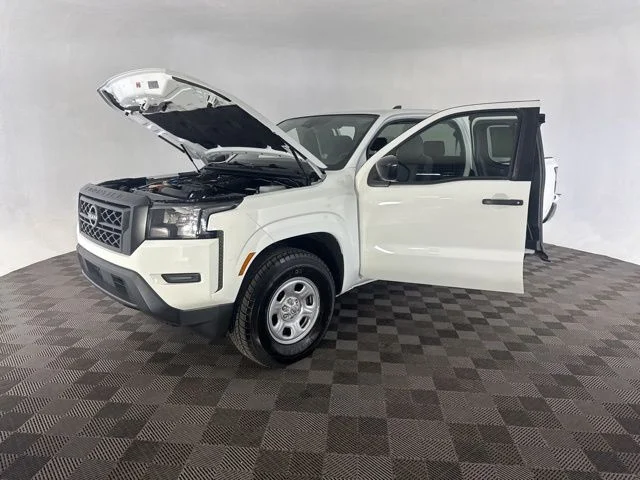 Used 2022 White Nissan S image 10