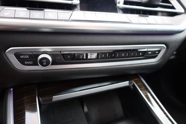 Used 2020 Black BMW xDrive40i image 30