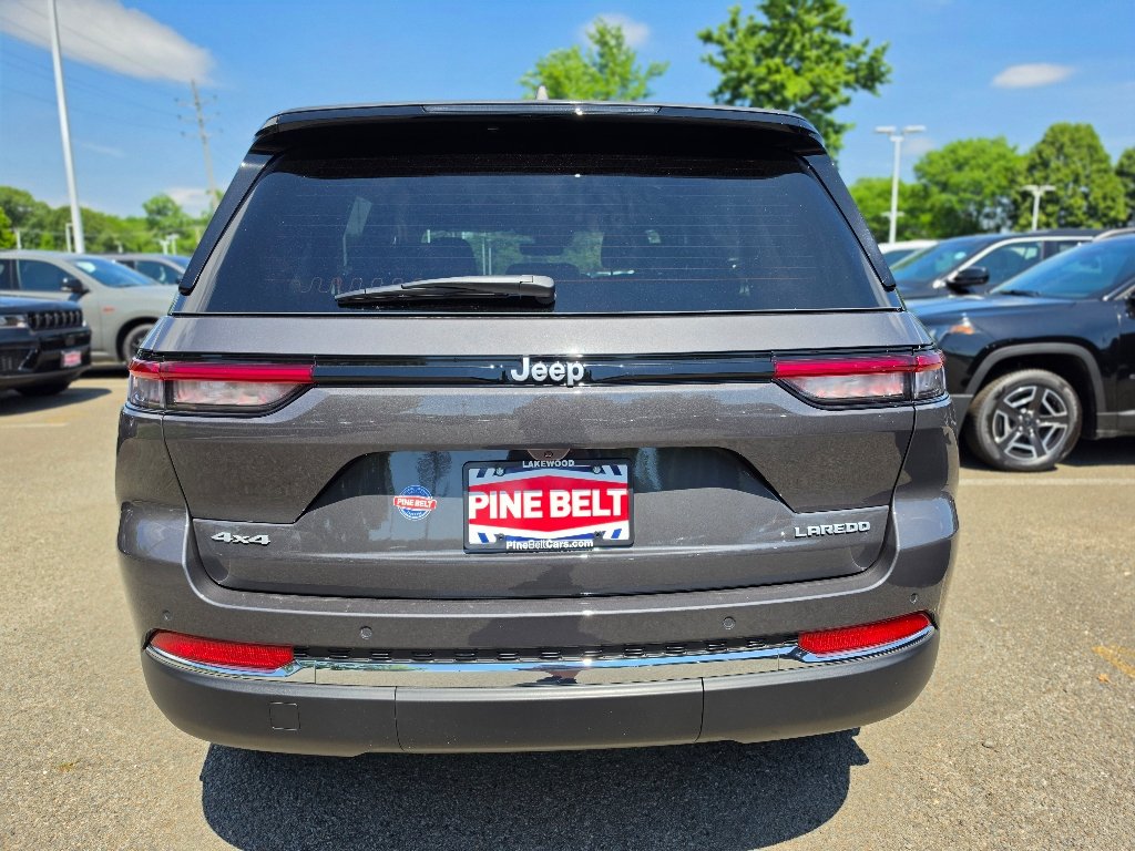 New 2026 Baltic Gray Metallic Clear-Coat Exterior Paint Jeep Laredo X image 10