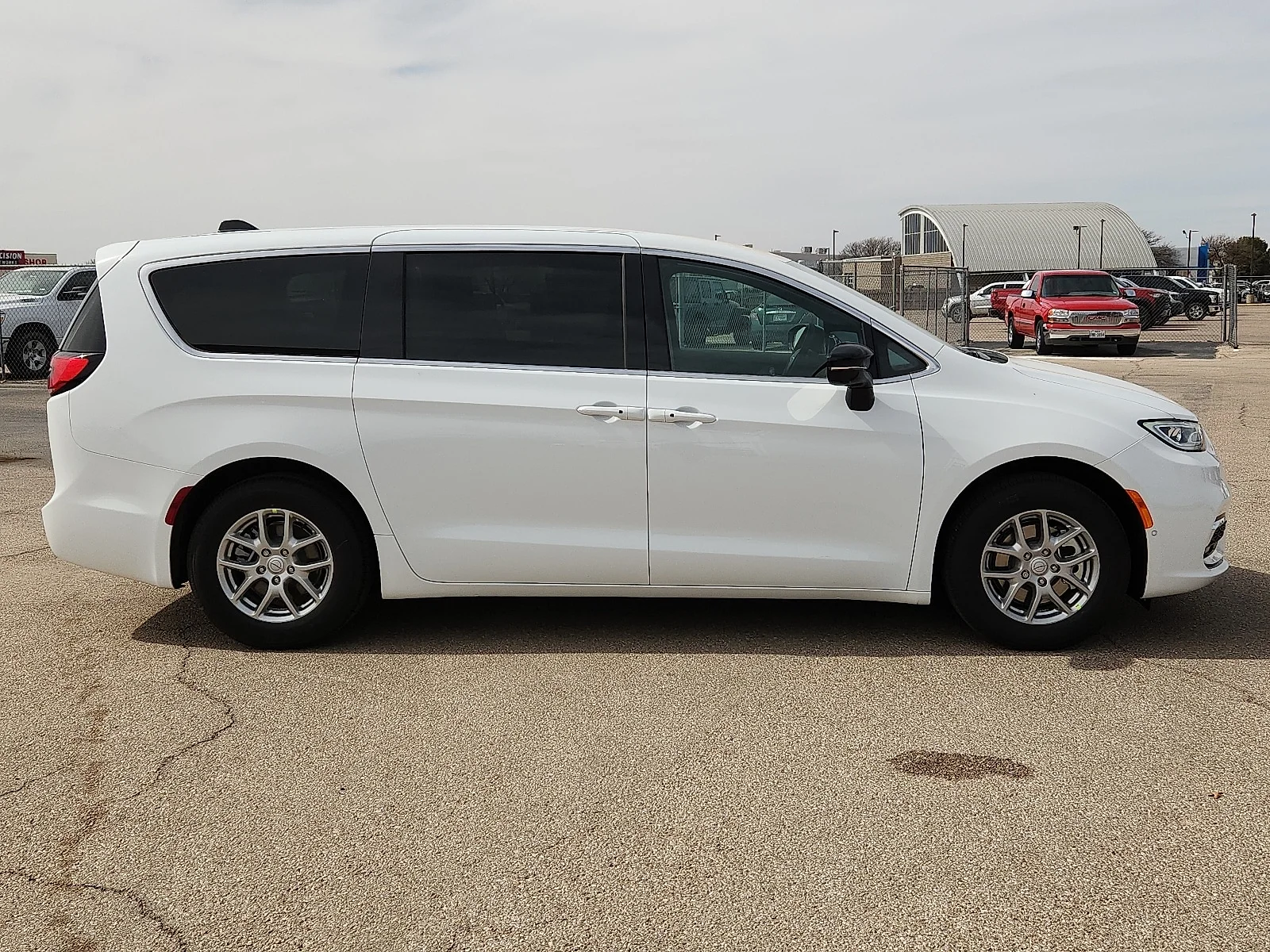 New 2026 Bright White Clear-Coat  Paint Chrysler SELECT image 5