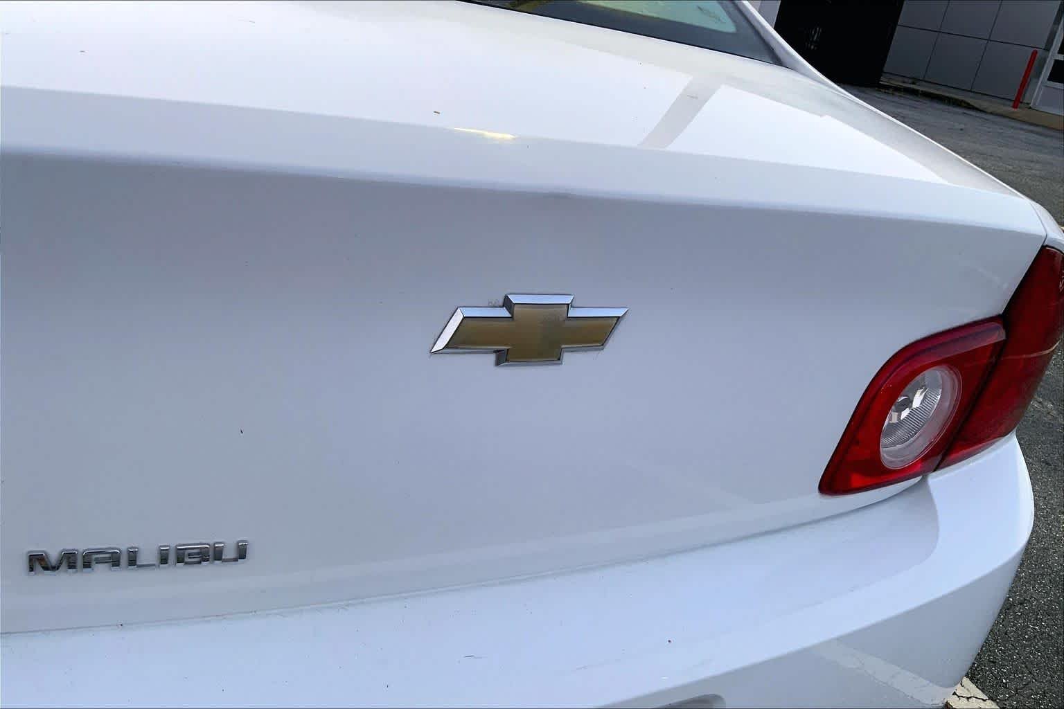 Used 2012 Summit White Chevrolet LS w/1FL image 9