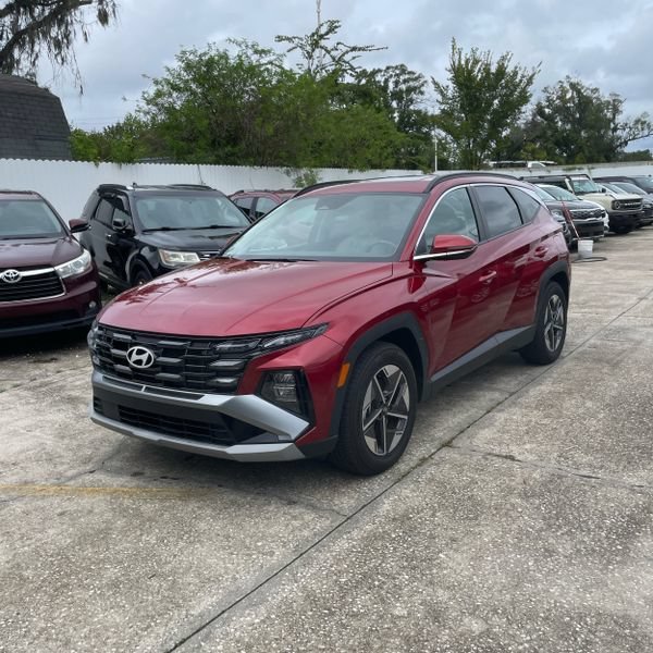 Used 2025 Red Hyundai SEL Convenience image 1