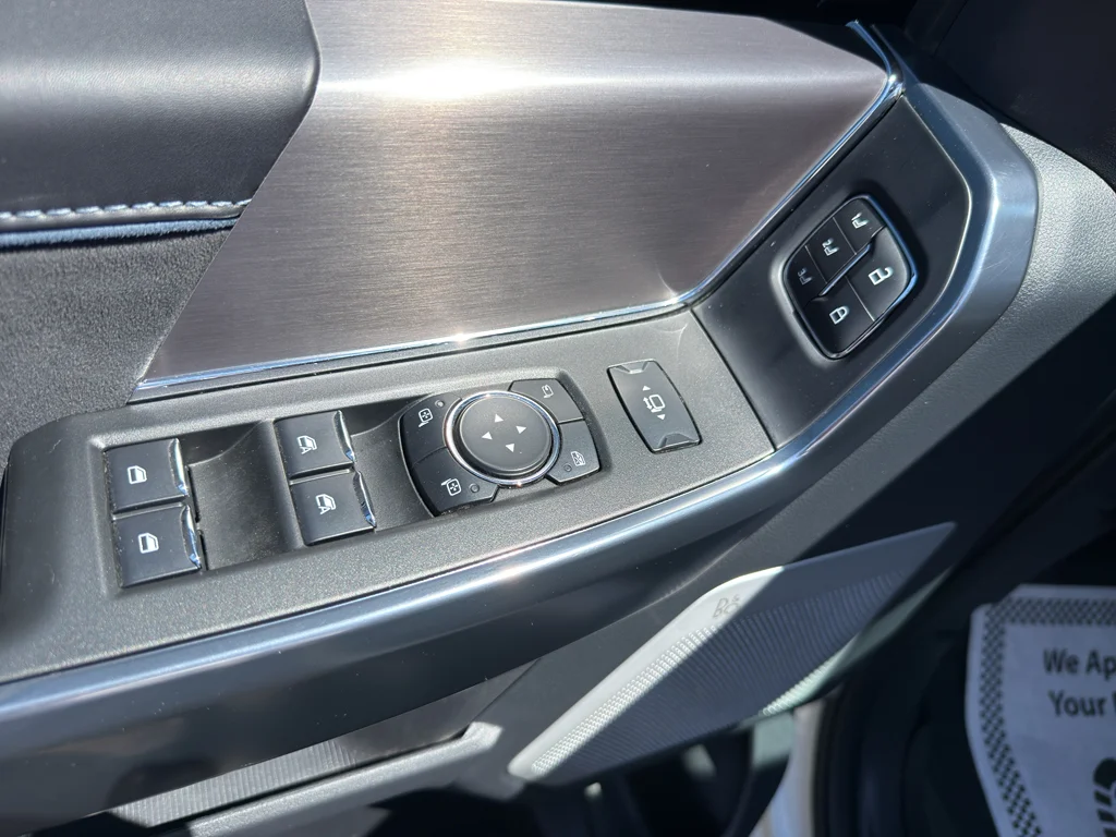 Used 2025 Star White Ford Platinum image 17