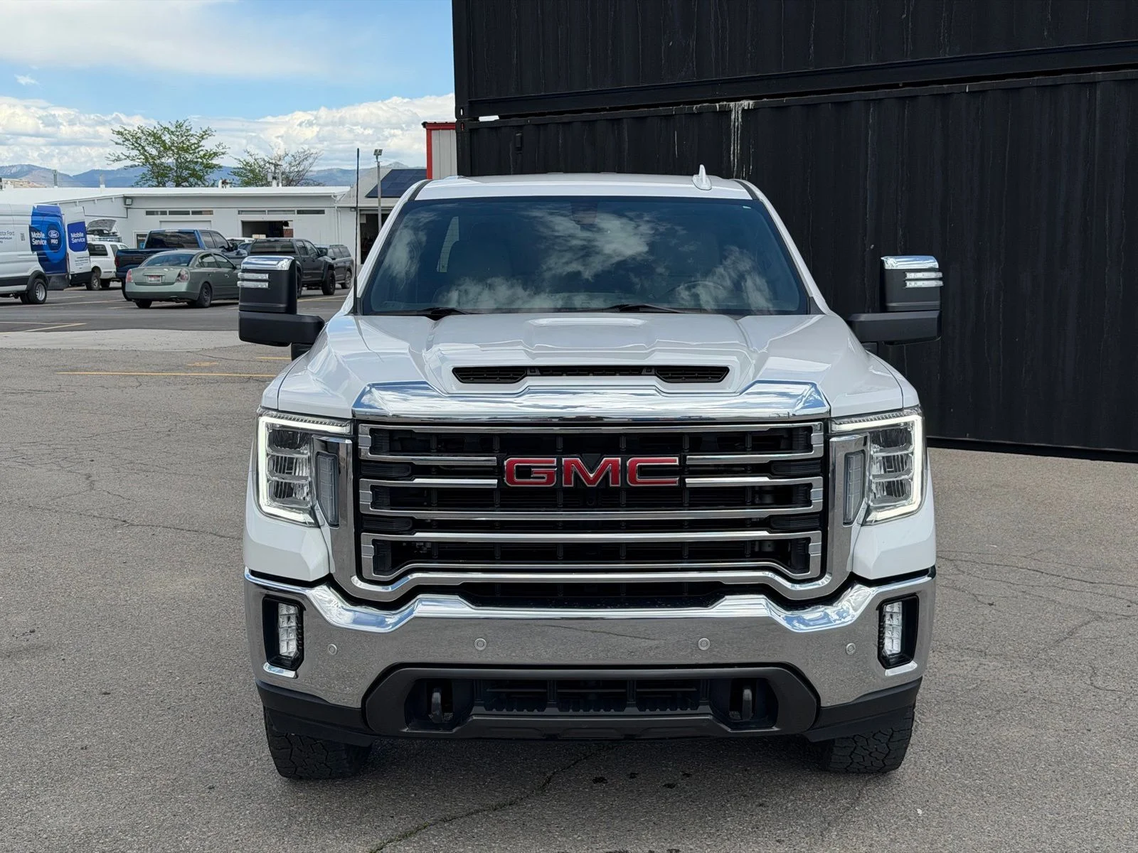 Used 2023 White GMC SLT image 3