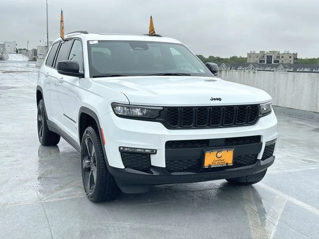 Used 2025 White Jeep Limited image 2