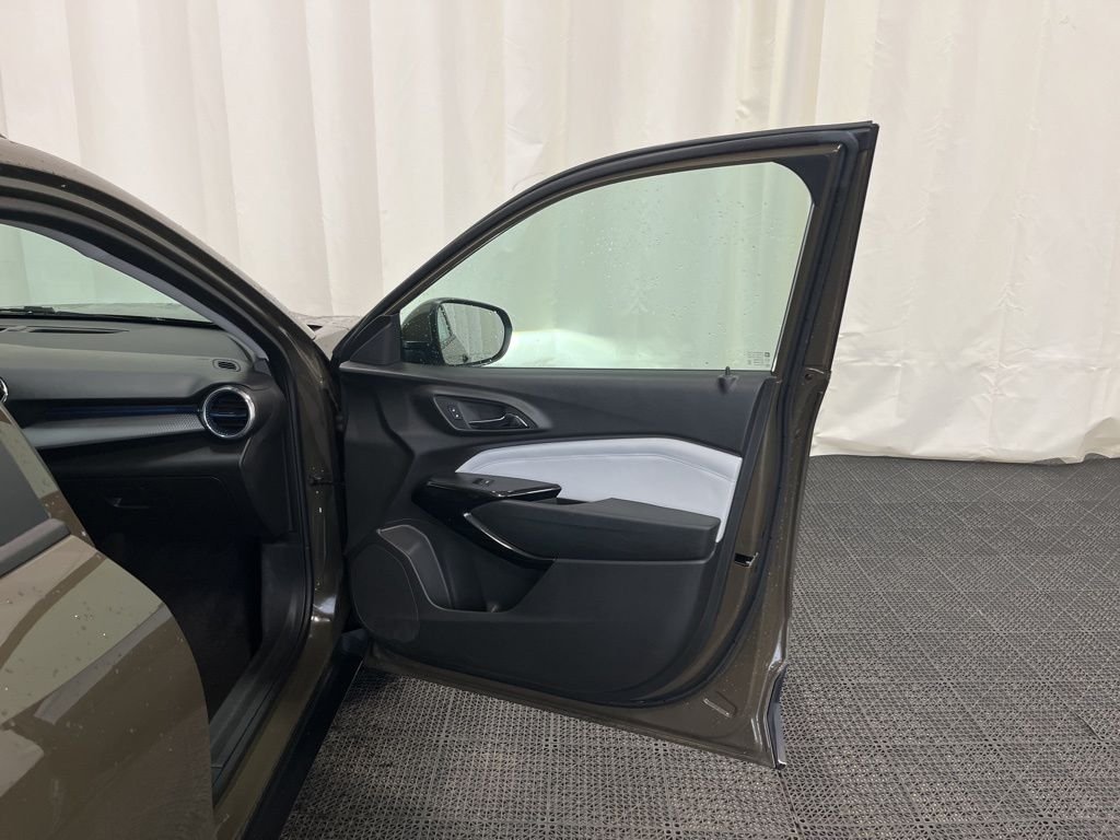Used 2024 Bronze Metallic Chevrolet LT image 18