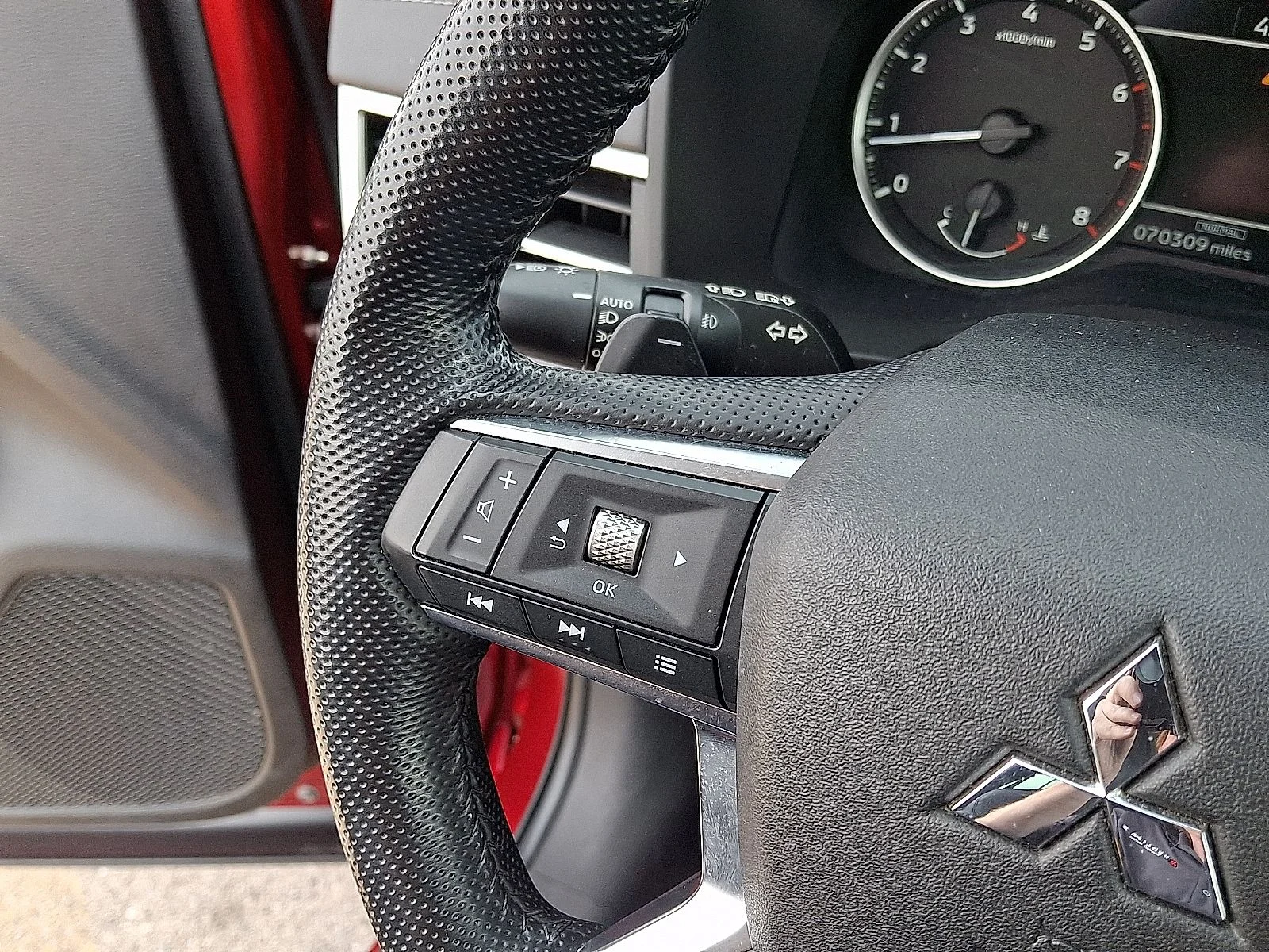 Used 2022  Mitsubishi SE image 21