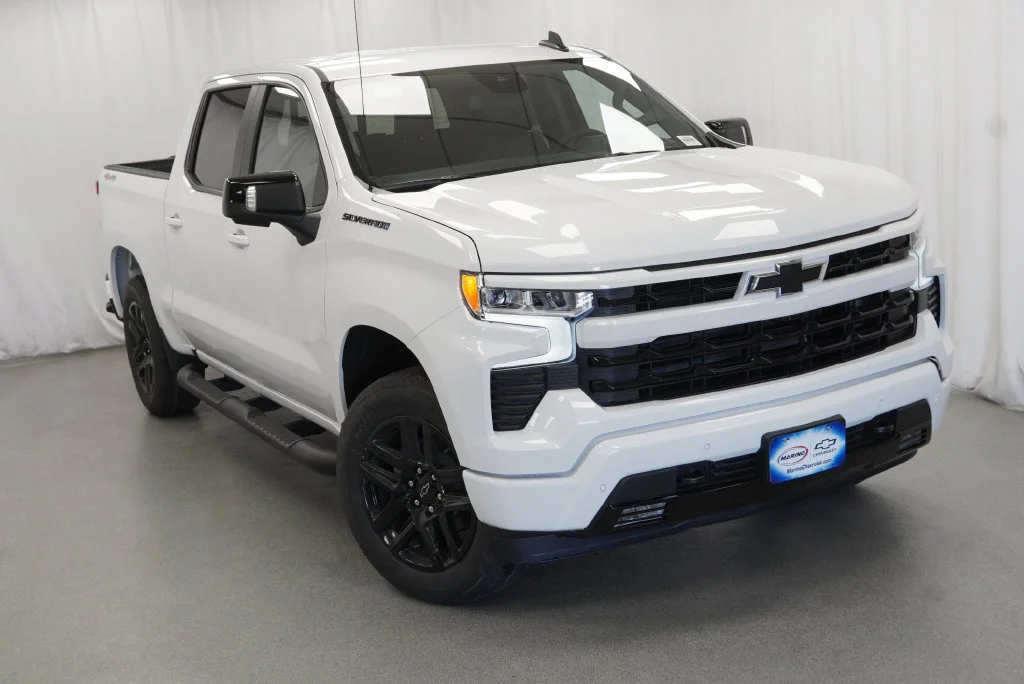 New 2026 Summit White Chevrolet RST image 12