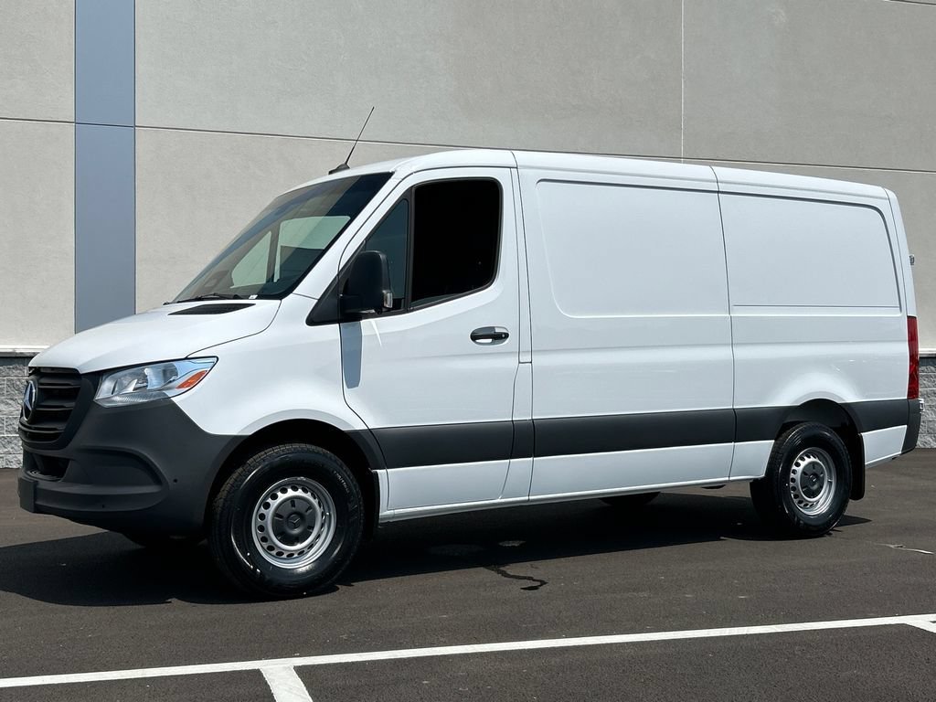 New 2026 Arctic+White Mercedes-Benz Cargo 144 WB image 34