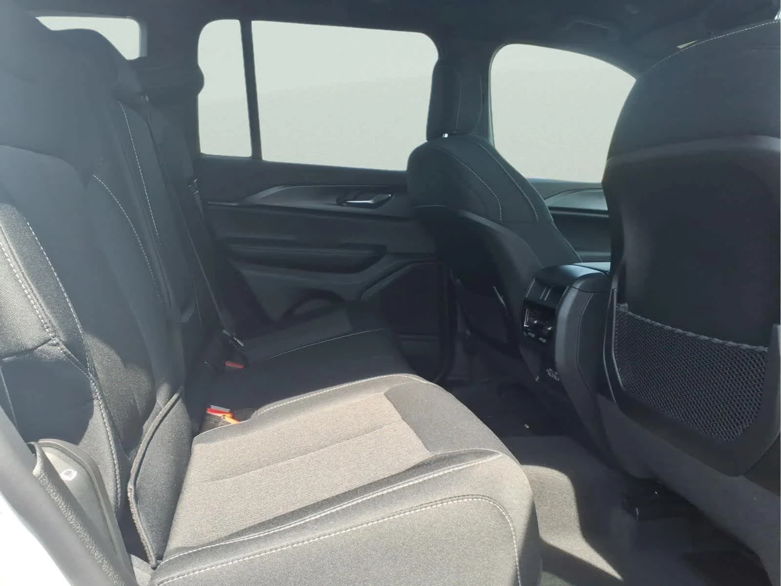 New 2026 Silver Zynith Exterior Paint Jeep Laredo image 7