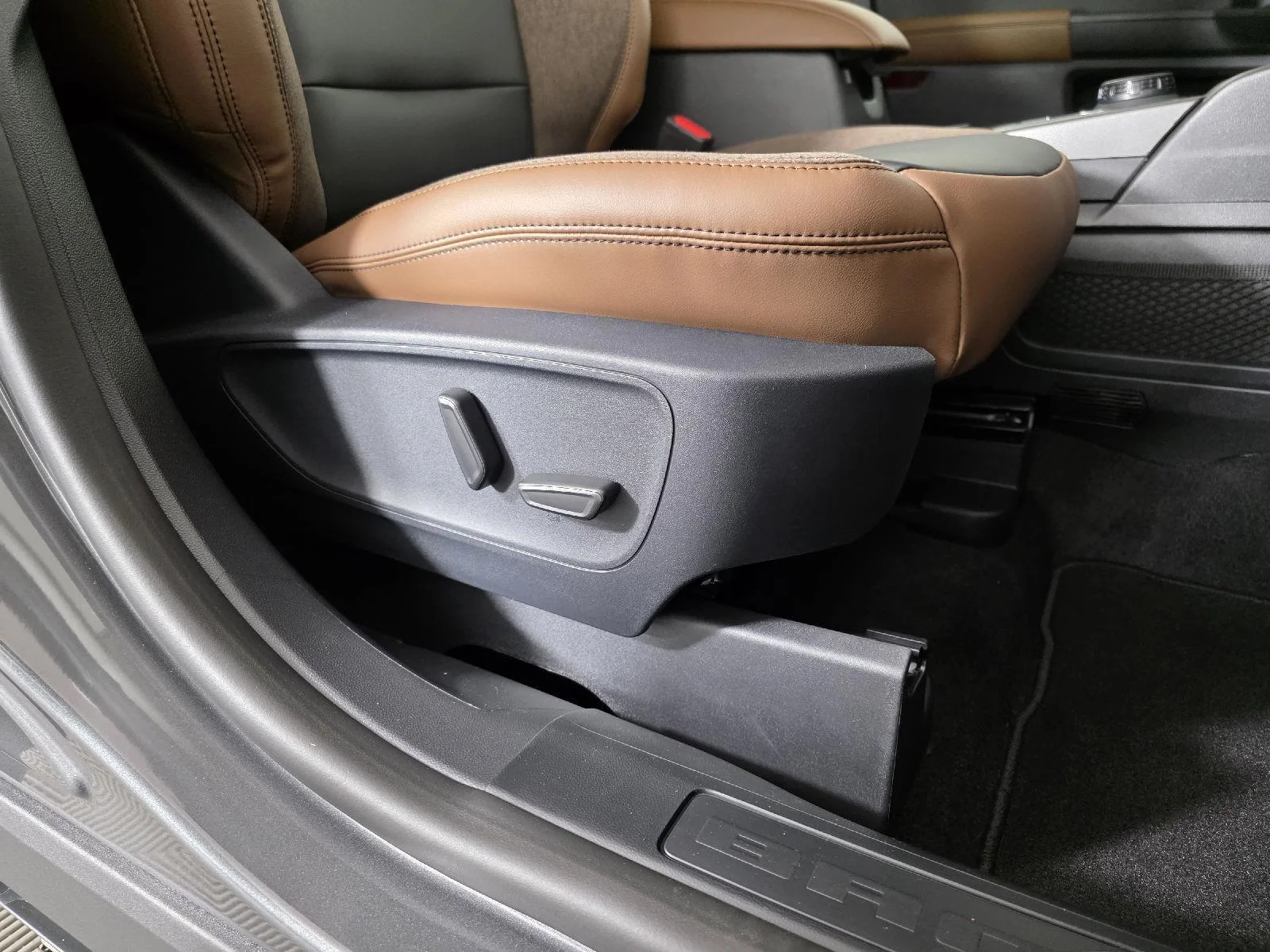 Used 2025 Carbonized Gray Metallic Ford Outer Banks image 24