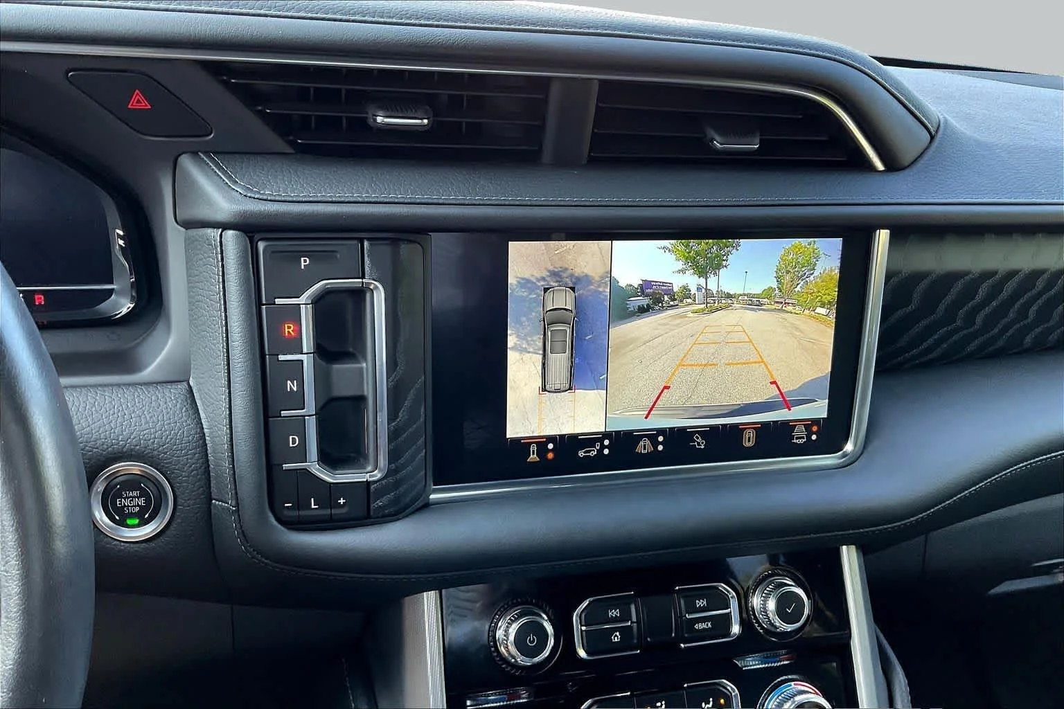 Used 2024 White Frost Tricoat GMC Denali image 27
