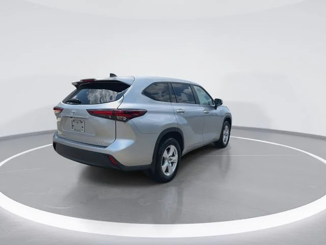 Used 2024 Silver Toyota LE image 7