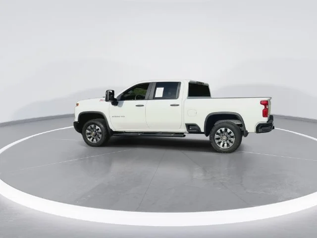 Used 2024 White Chevrolet Custom image 7