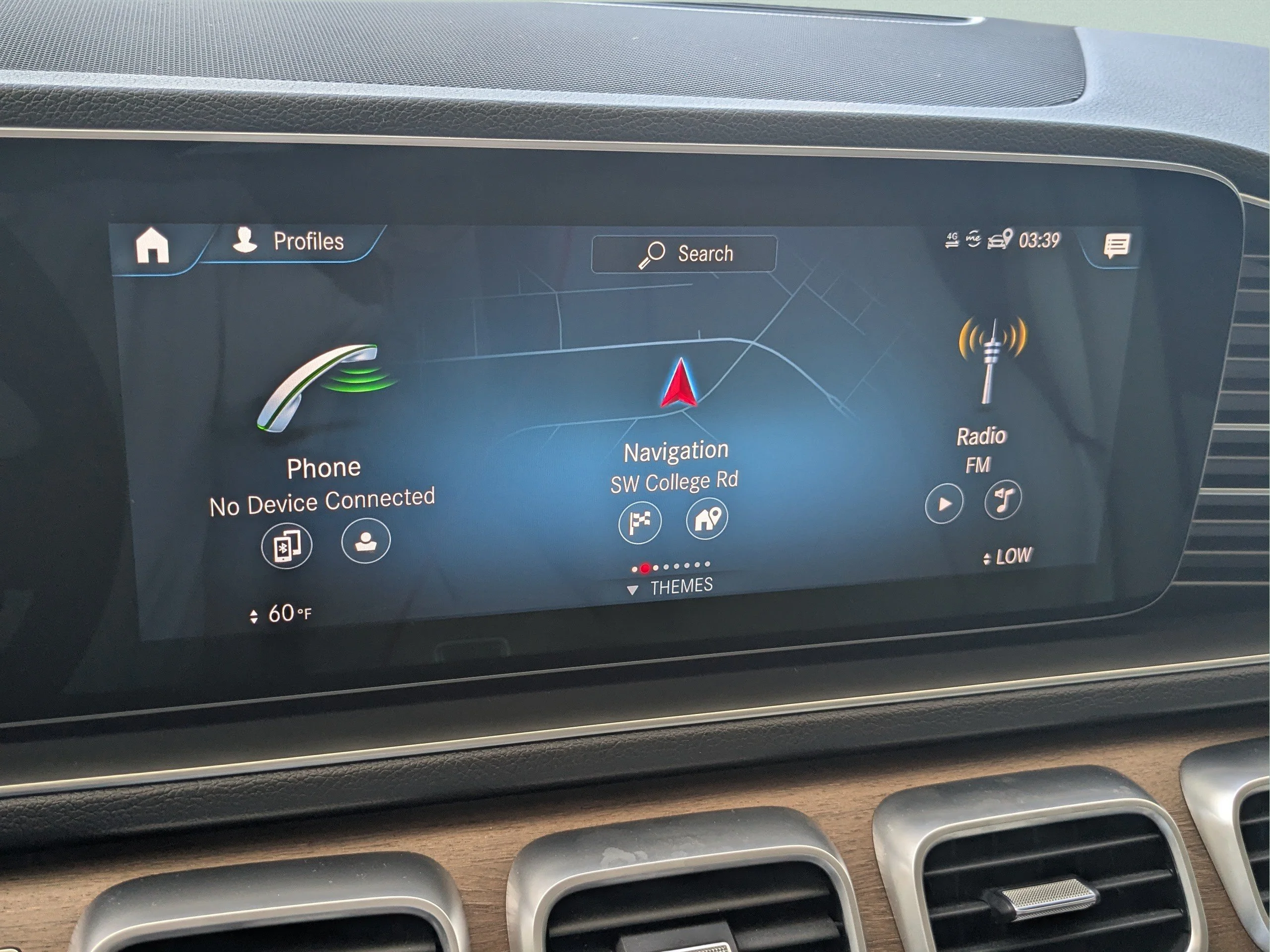 Used 2022 White Mercedes-Benz GLE 350 image 26