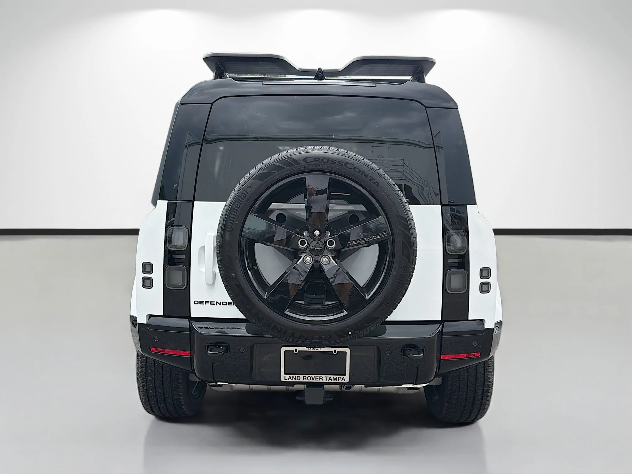 New 2026 Fuji White Land Rover X-Dynamic SE image 4