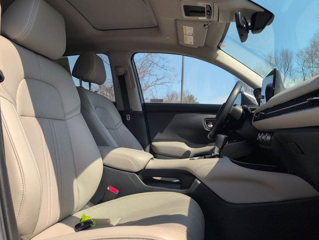 Used 2024 Silver Honda EX-L image 28