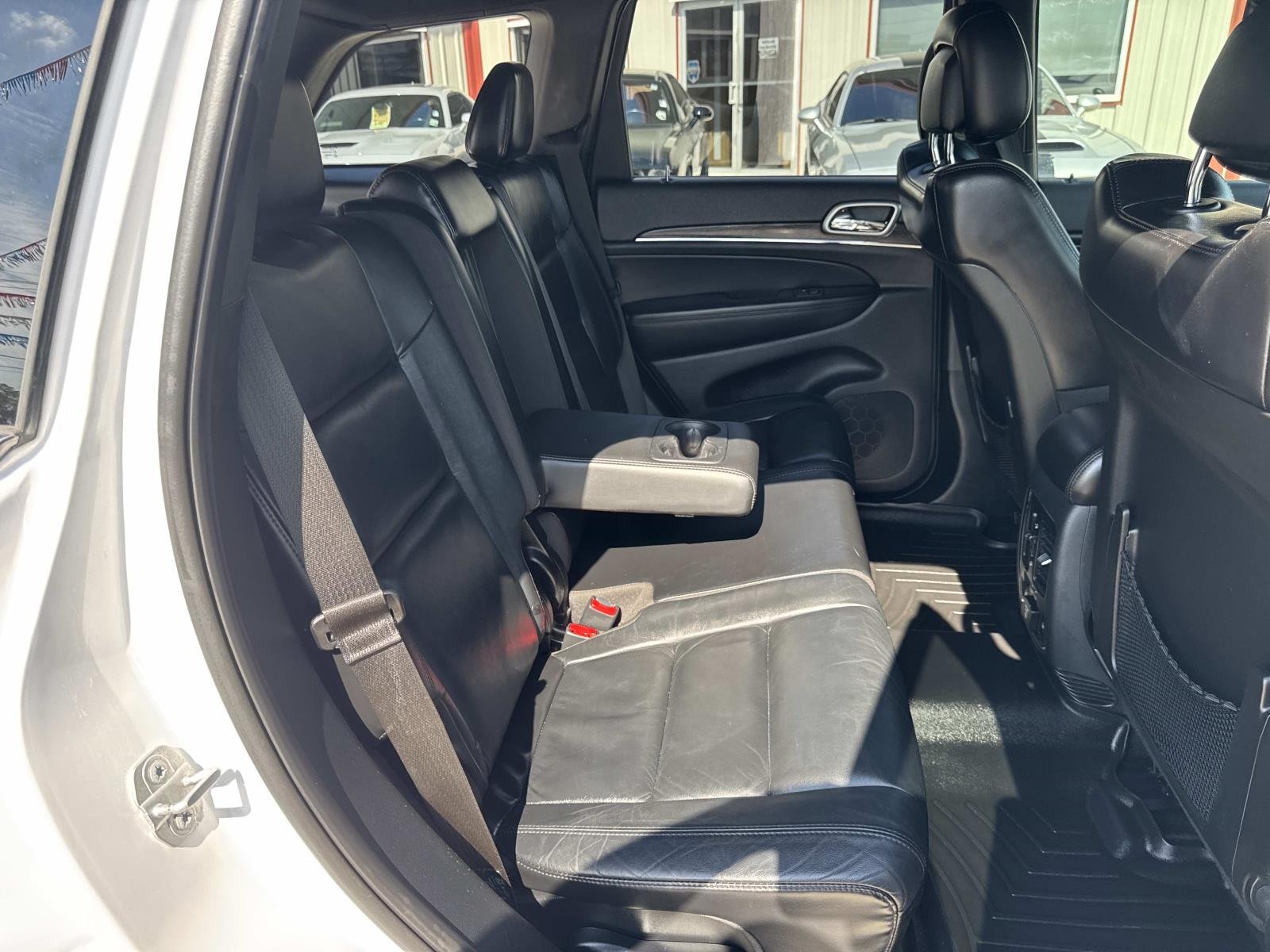 Used 2018 Bright White Clearcoat Jeep Limited image 9