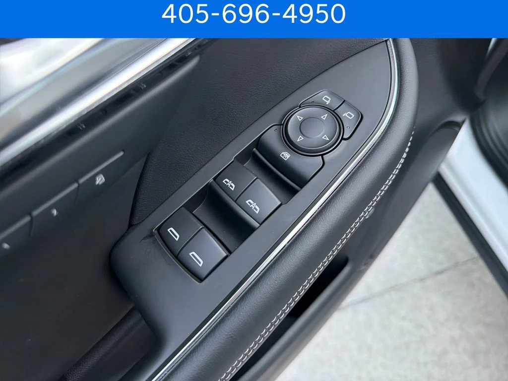 Pre-Owned 2023 Buick Envision Essence