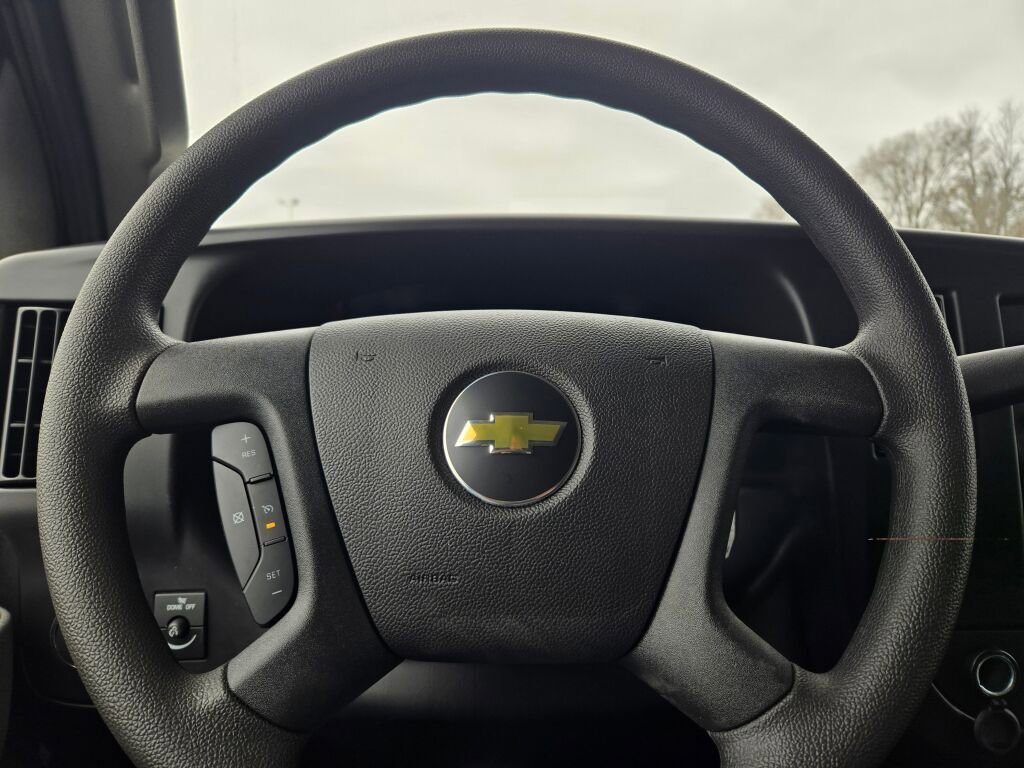New 2026 Summit White Chevrolet WT image 25