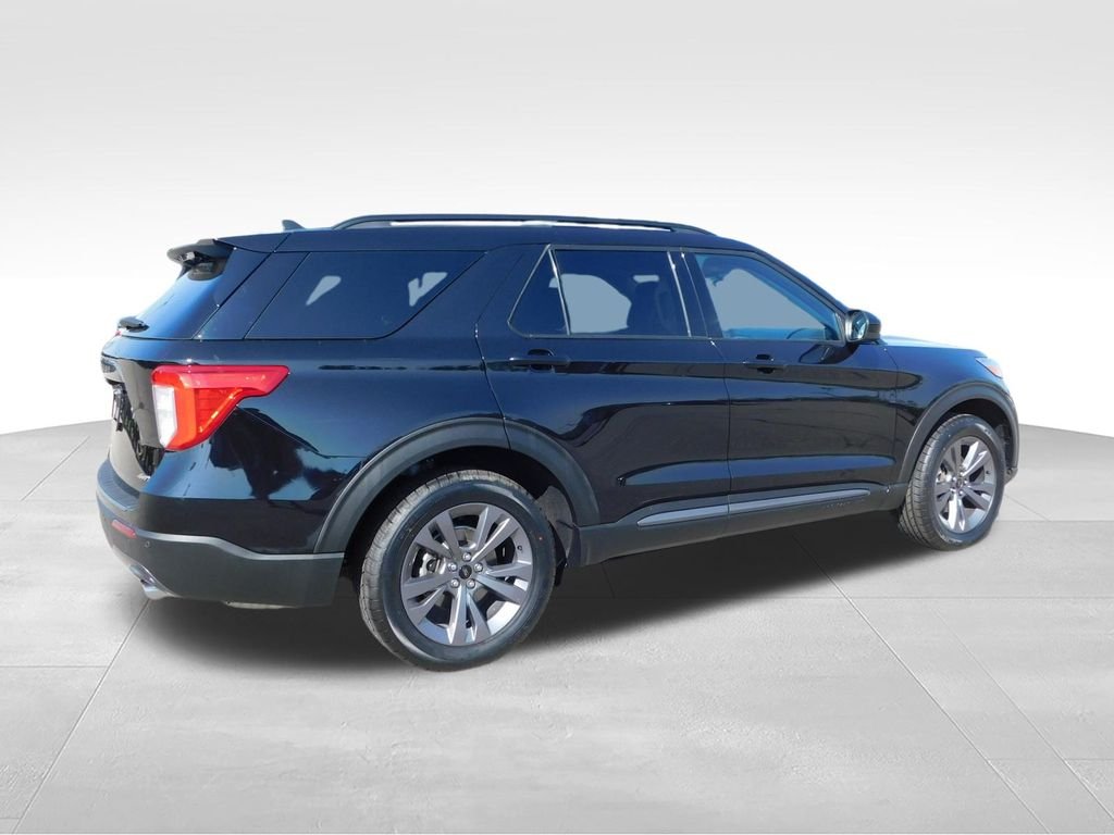 Used 2023 Black Ford XLT image 3