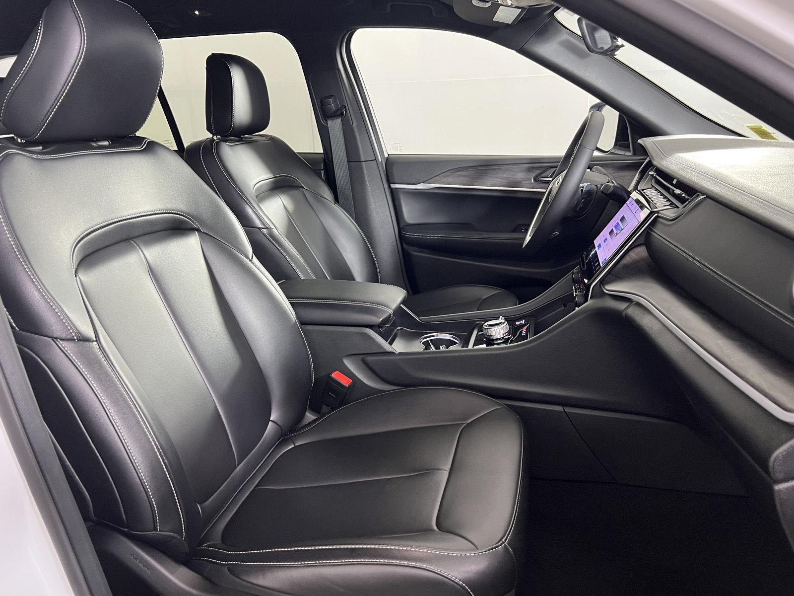 Used 2025 Wh Jeep  image 24