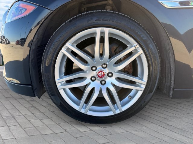 Used 2019 Santorini Black Metallic Jaguar R-Sport image 9