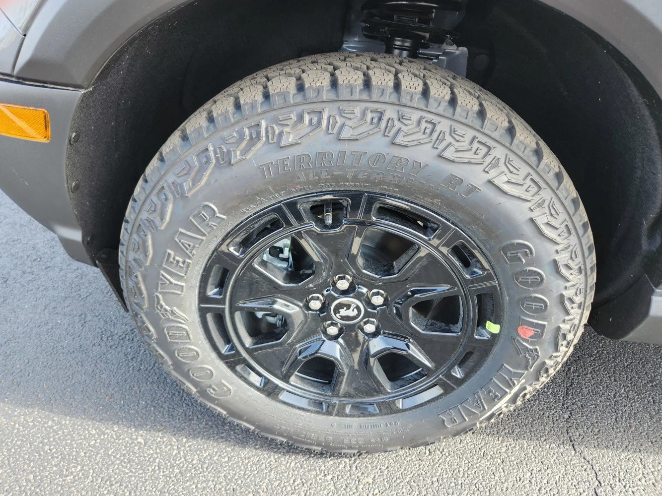 New 2026 Carbonized Gray Metallic Ford Outer Banks image 32