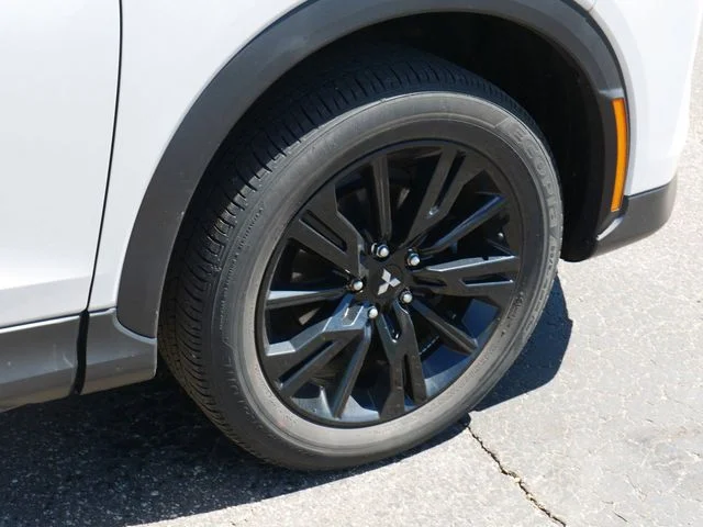 Used 2023 White Diamond Mitsubishi LE image 7