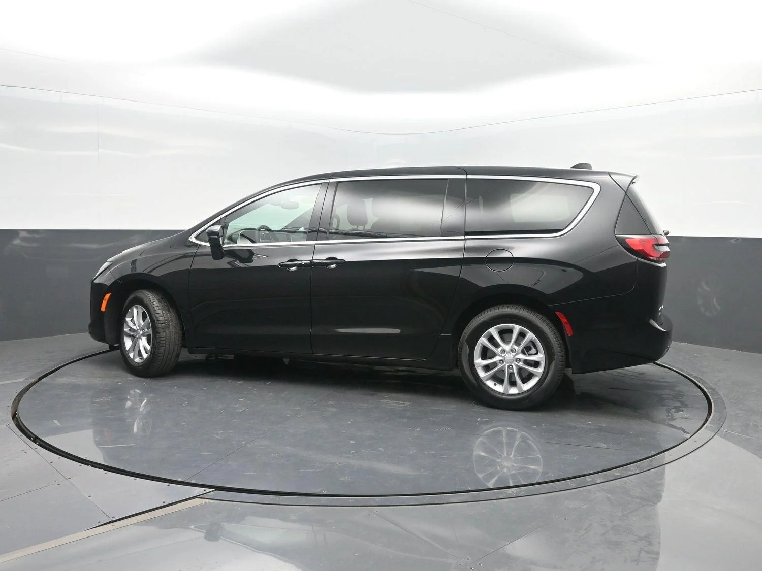 New 2027 Diamond Black Crystal Pearl-Coat Exterior Paint Chrysler Select image 41